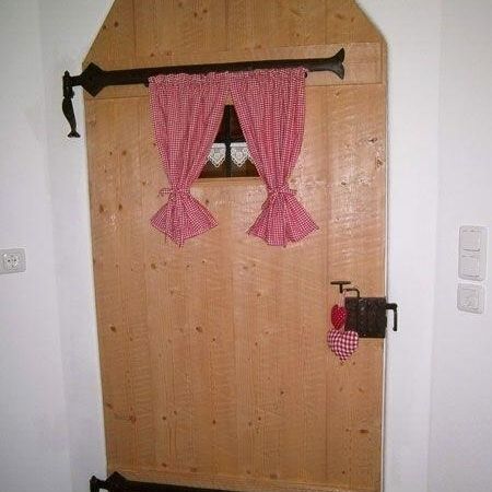 Picture of a wooden door