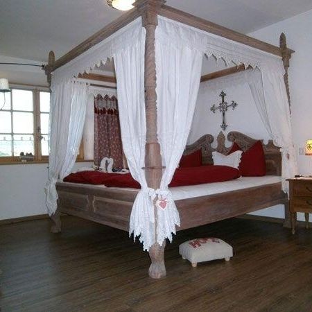 View of the canopy bed